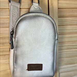 Wrangler faux leather and canvas sling natural